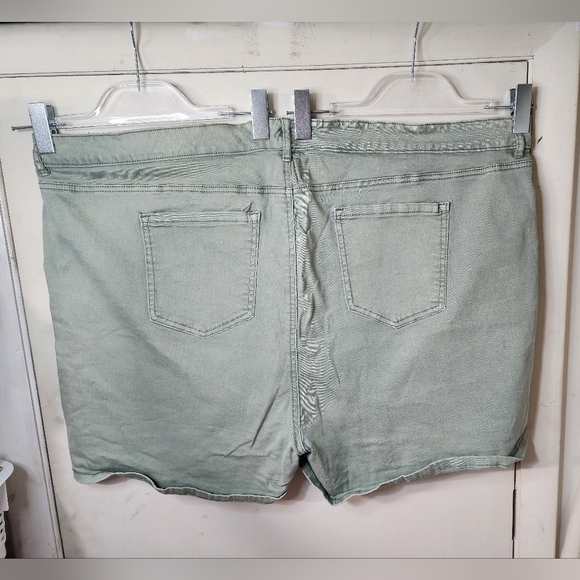 Morgan & Walker Olive Green Denim Shorts Plus Size 28 - Picture 2 of 7